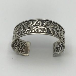 Silpada B3080 Ahead Of The Curve Sterling Silver Cuff Bracelet. 32.96g